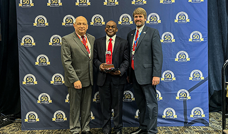 President Hayles and Bob Segave receive the NCAA Division II Award of Excellence at the NCAA Convention.