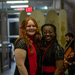 2 Roberts students smile.